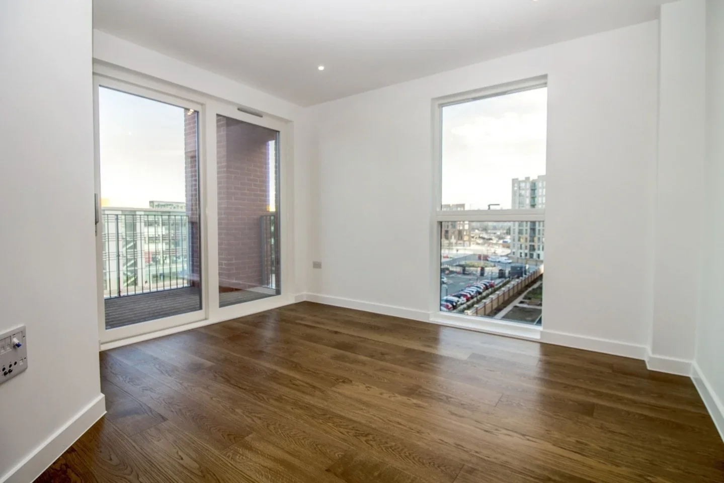 Flat Lismore Boulevard in Greater London