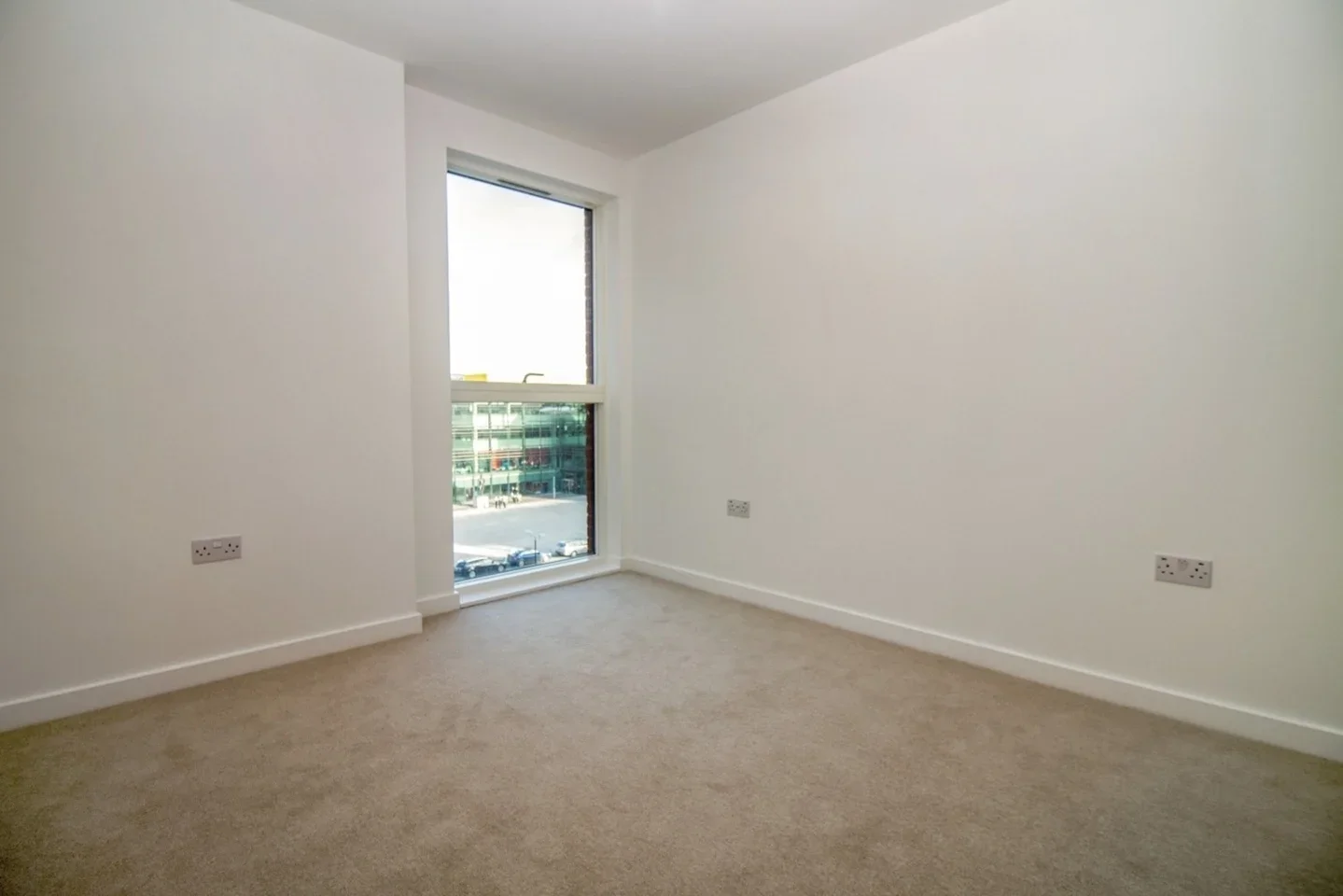 Flat Lismore Boulevard in Greater London