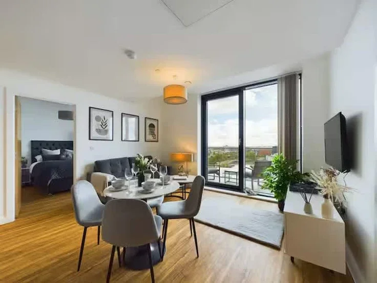 Flat Pomona Strand in Trafford