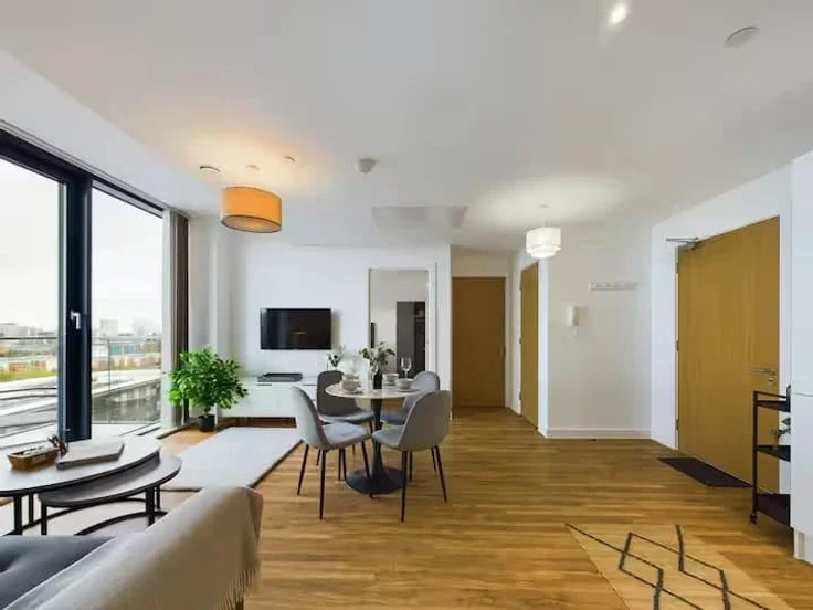 Flat Pomona Strand in Trafford