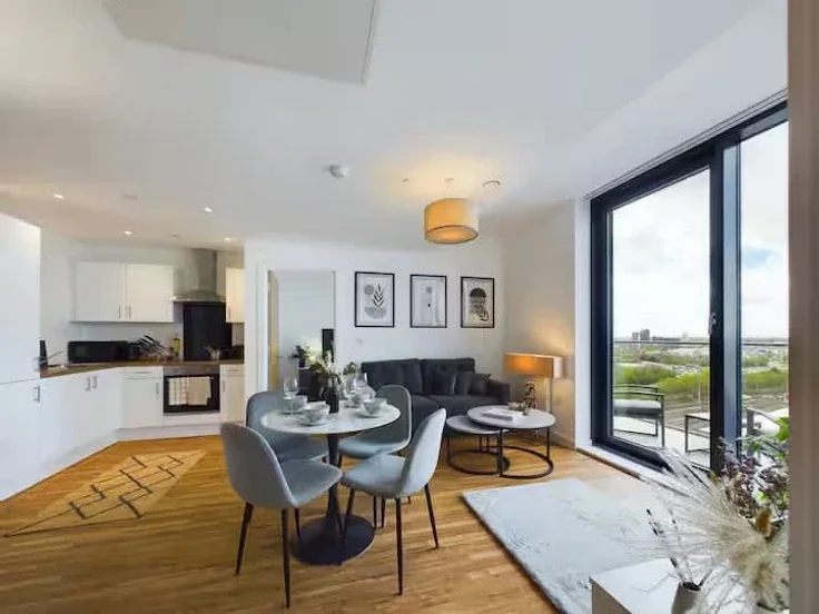 Flat Pomona Strand in Trafford