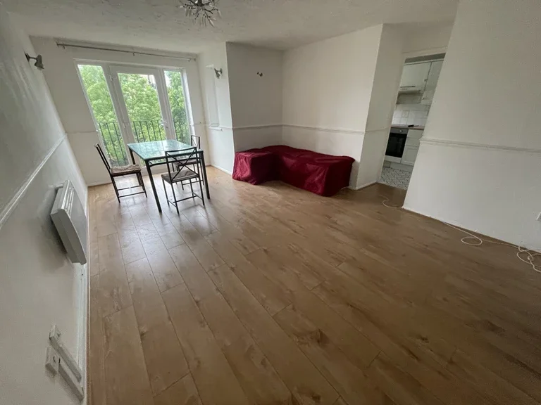 Flat Burket Close in Greater London