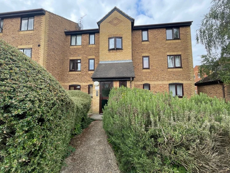 Flat Burket Close in Greater London