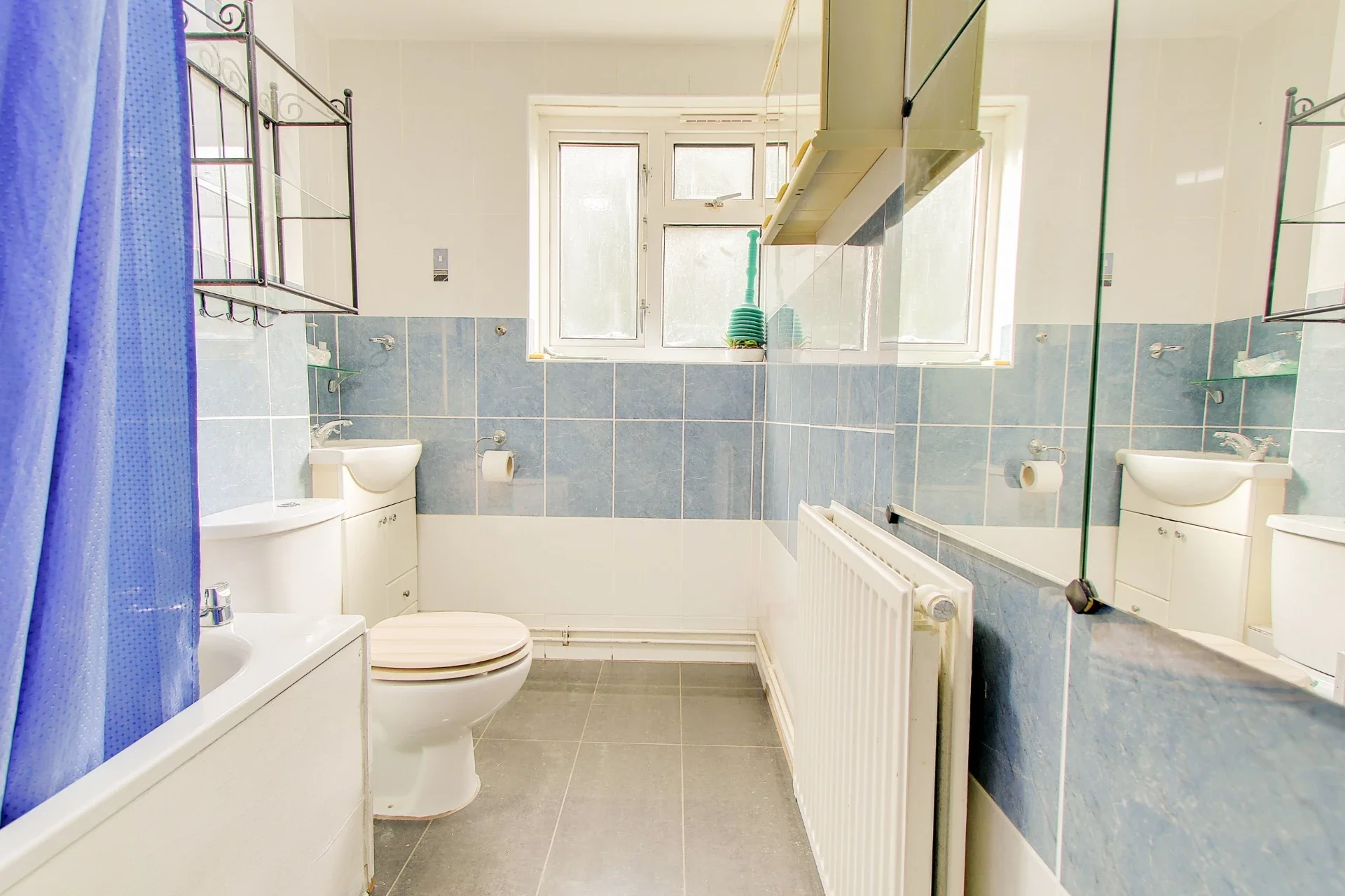 Flat Jasmine Gardens in Greater London
