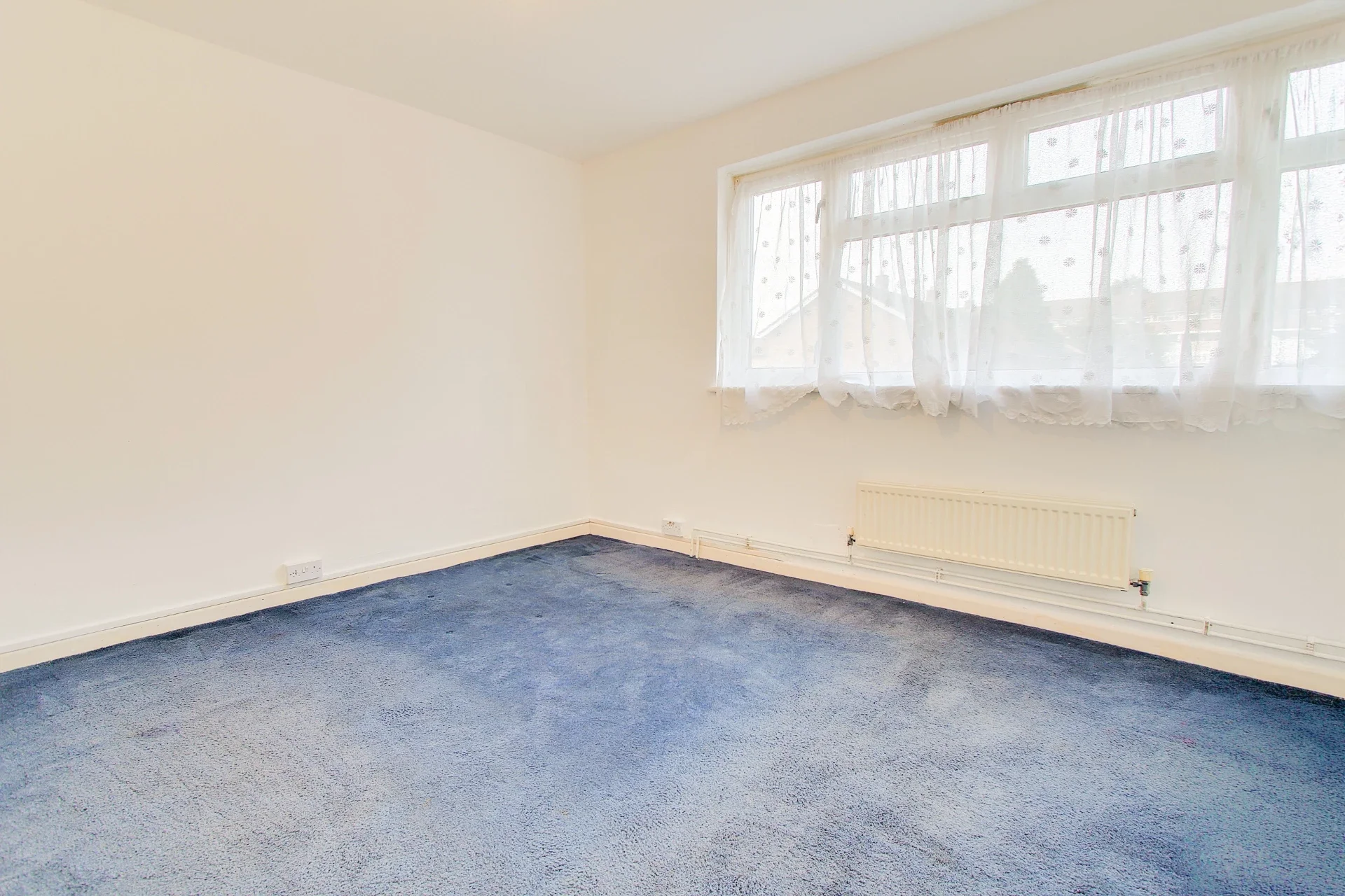 Flat Jasmine Gardens in Greater London