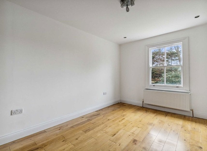 Flat Buckleigh Road in Greater London