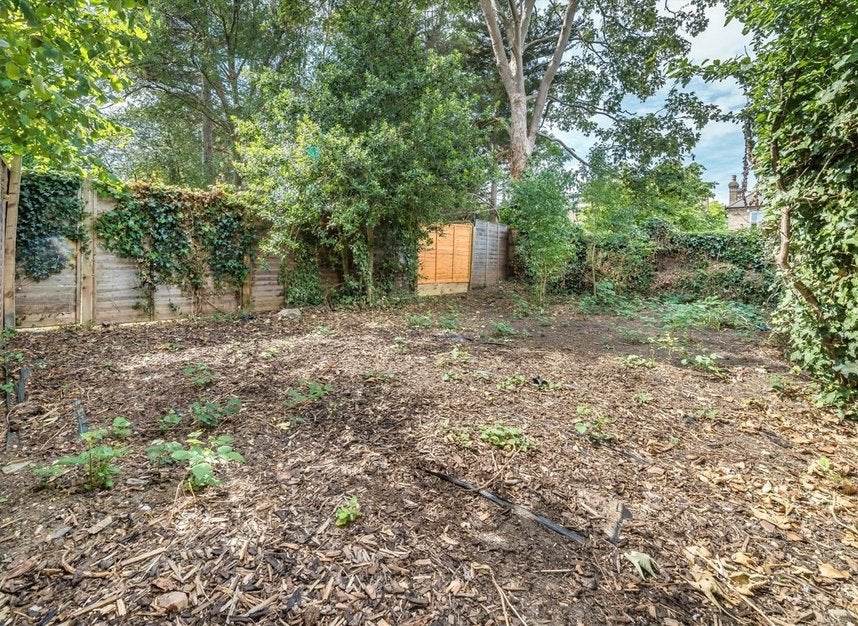 Flat Buckleigh Road in Greater London