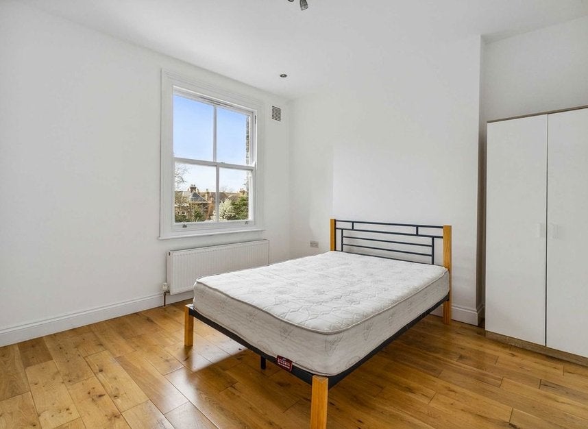Flat Buckleigh Road in Greater London
