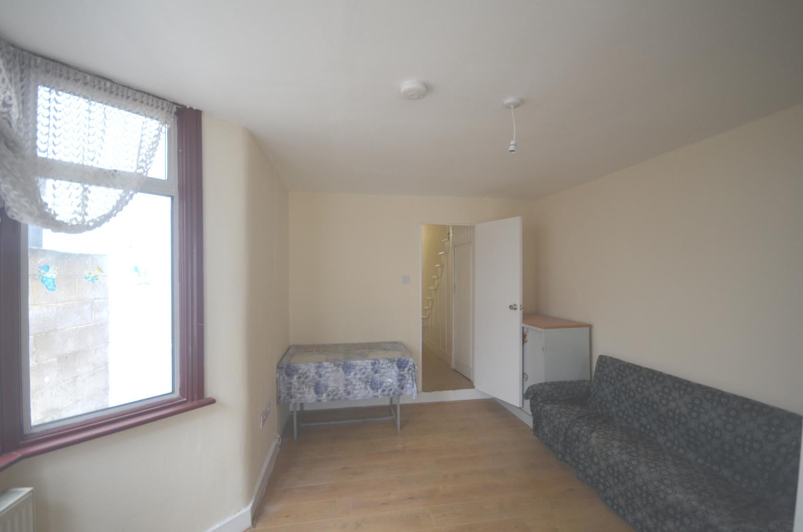 Flat Lucas Avenue in Greater London