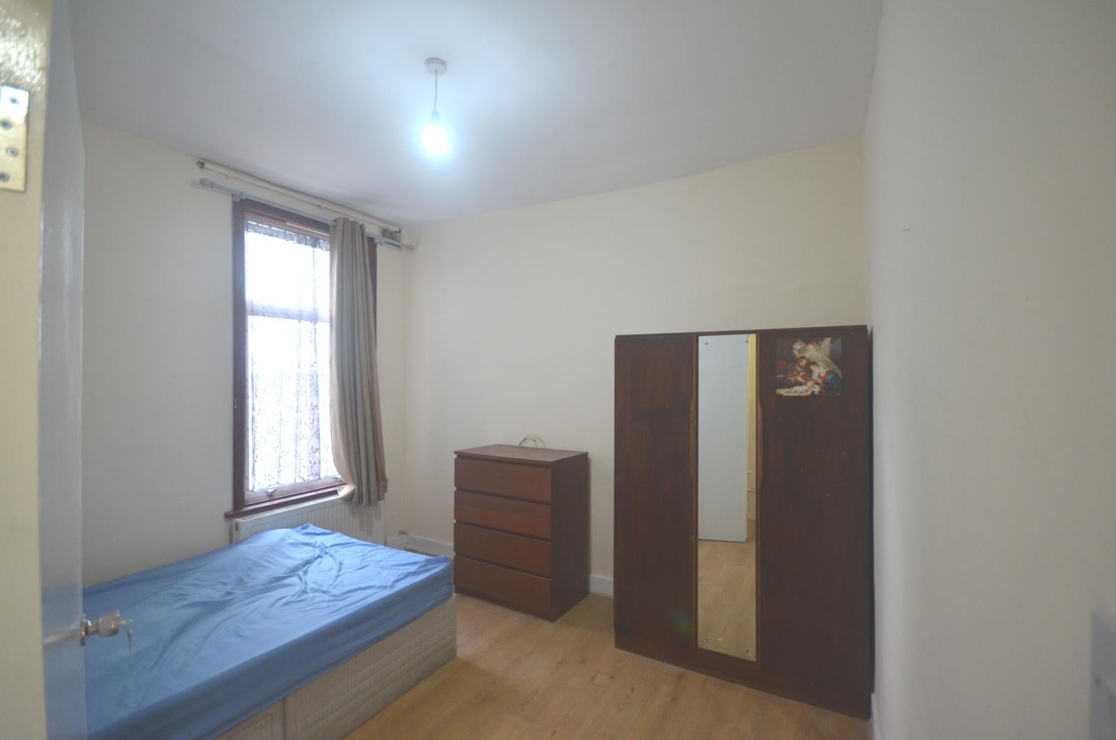 Flat Lucas Avenue in Greater London