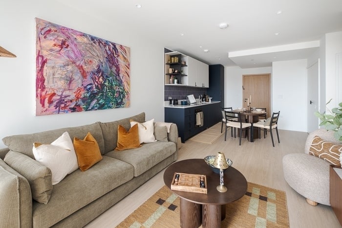 Flat Hale Road in Greater London