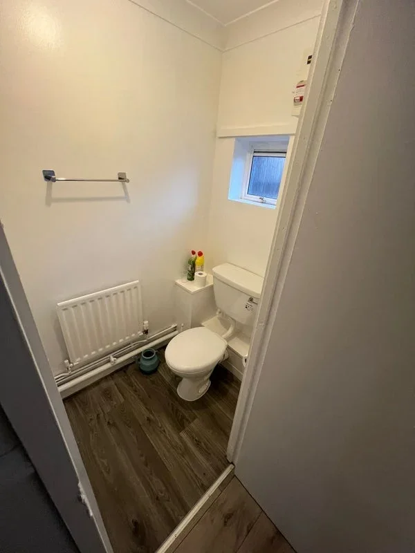 Room Glencairne Close in Greater London