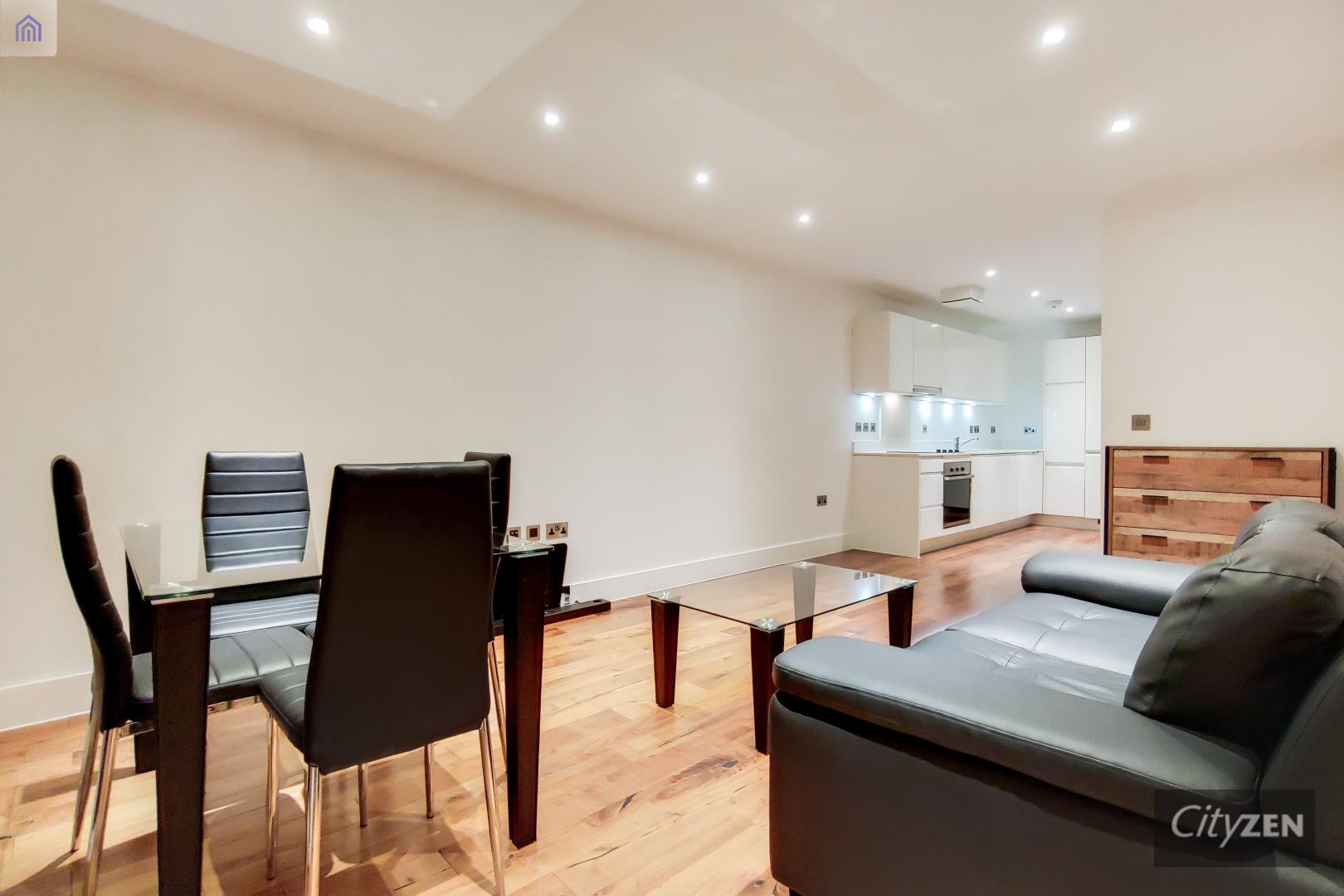 Flat De Beauvoir Crescent in Greater London