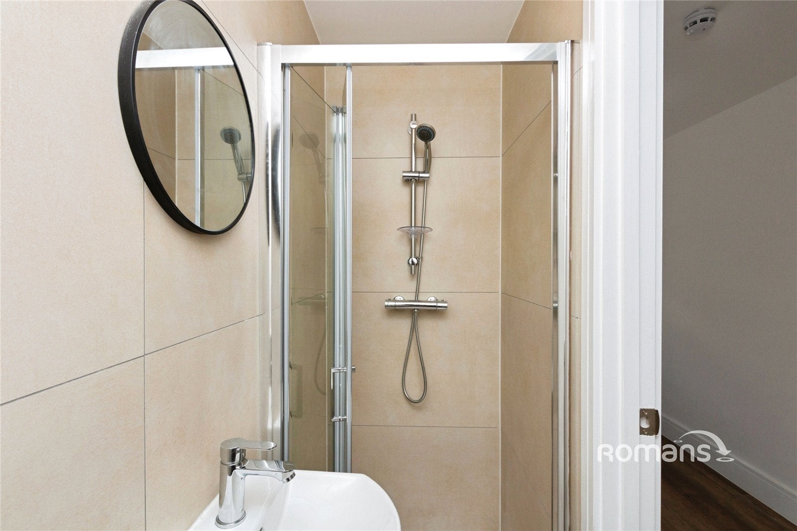 Room Ash Road in Rushmoor