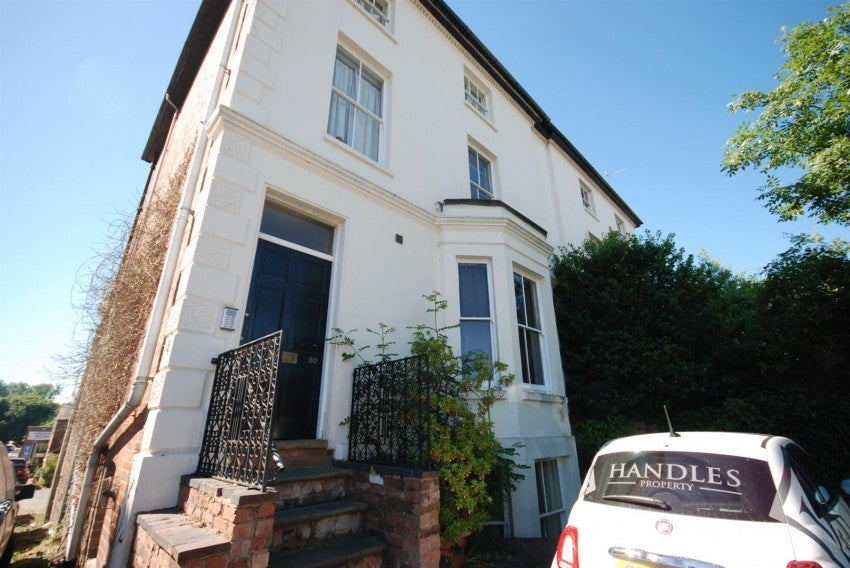 Flat Emscote Road in Warwick