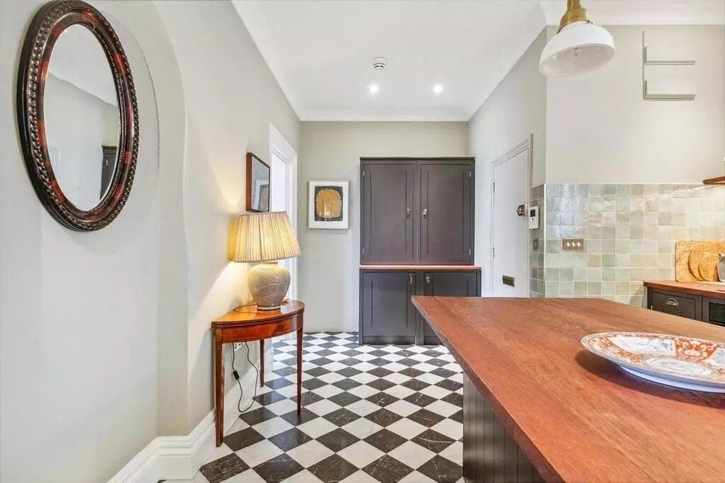 Flat Ennismore Gardens in City of Westminster