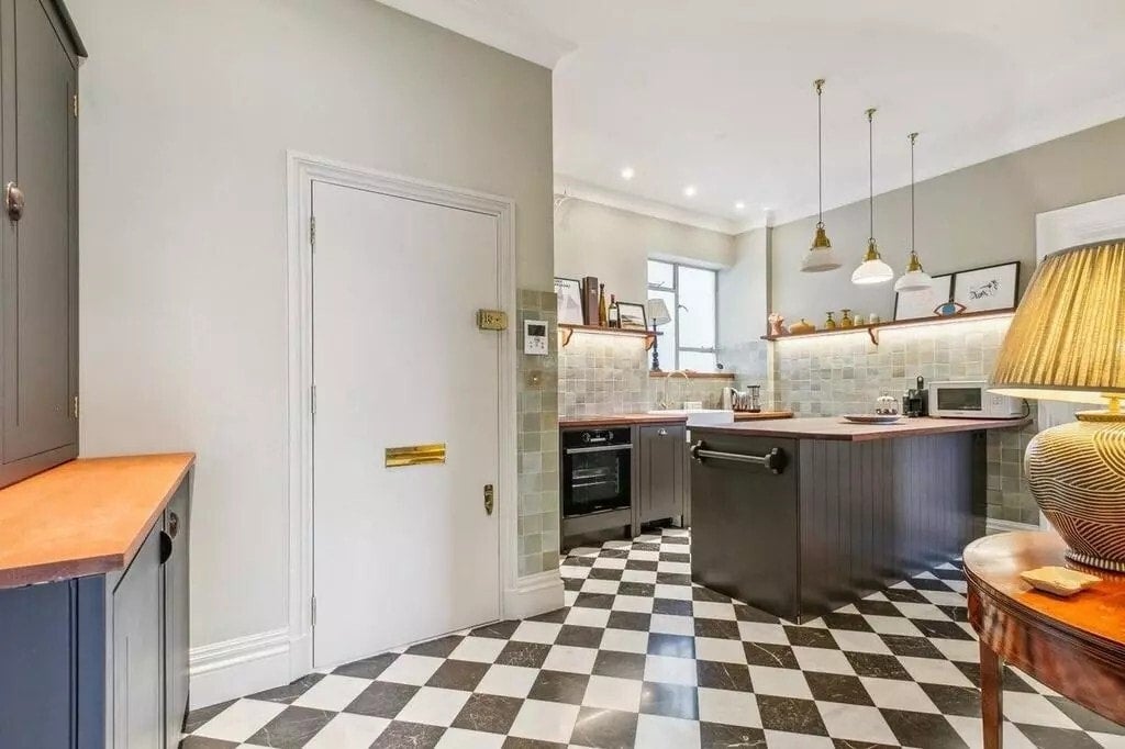 Flat Ennismore Gardens in City of Westminster