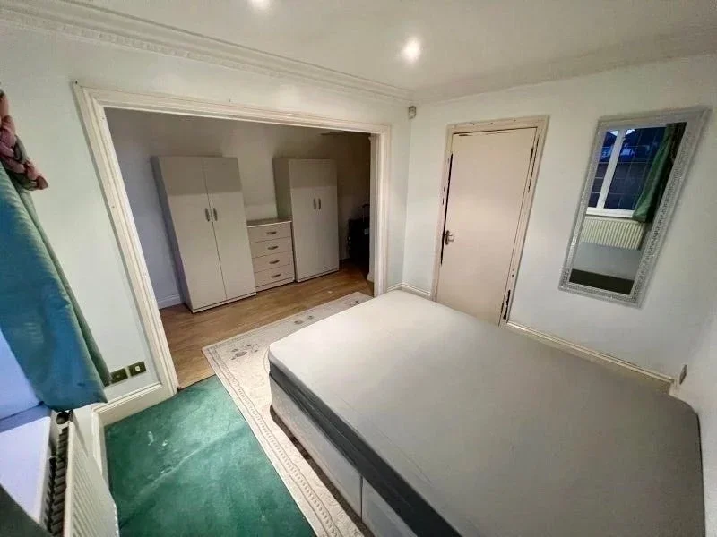 Room Mountington Park Close in Greater London