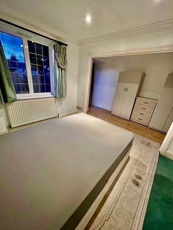 Room Mountington Park Close in Greater London