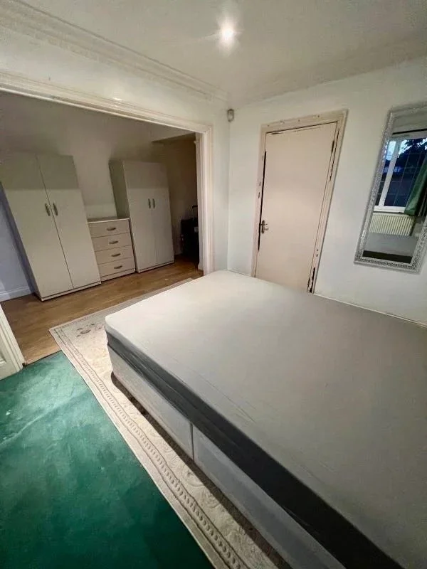 Room Mountington Park Close in Greater London
