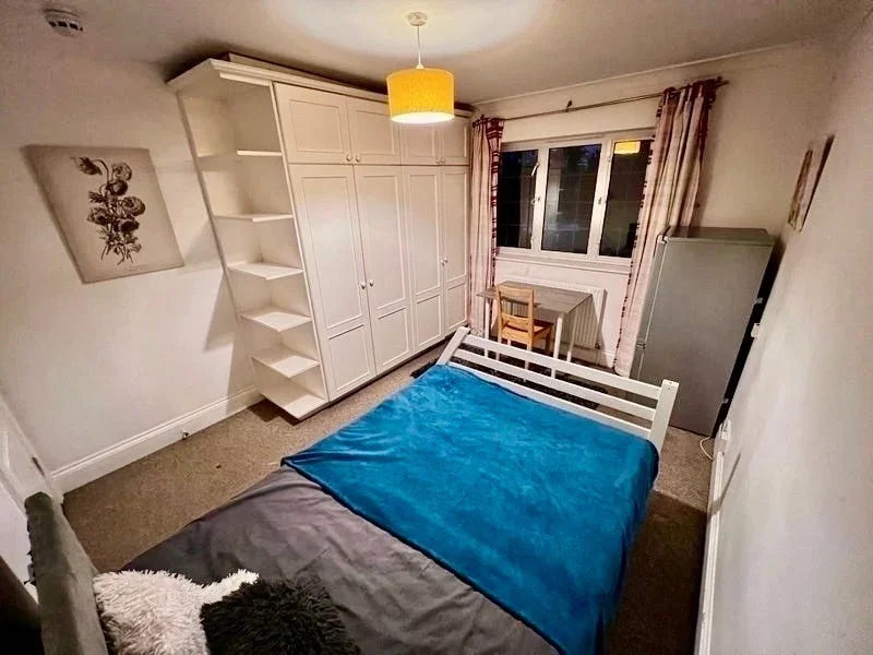 Room Mountington Park Close in Greater London