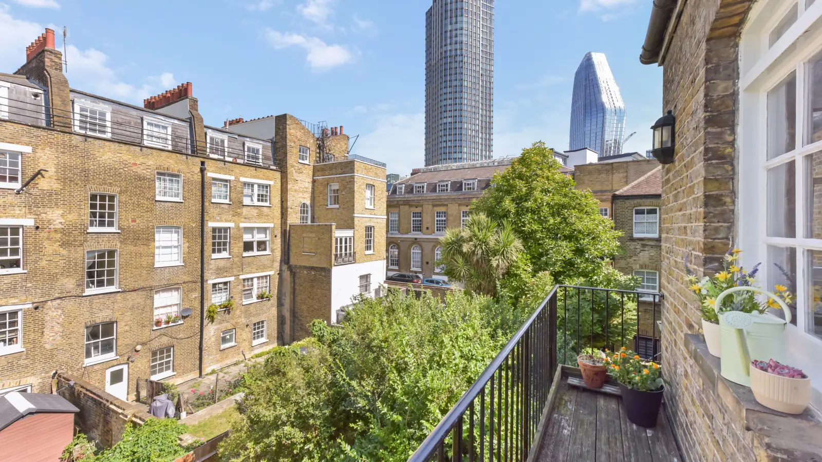 Flat Clerkenwell Green in Greater London