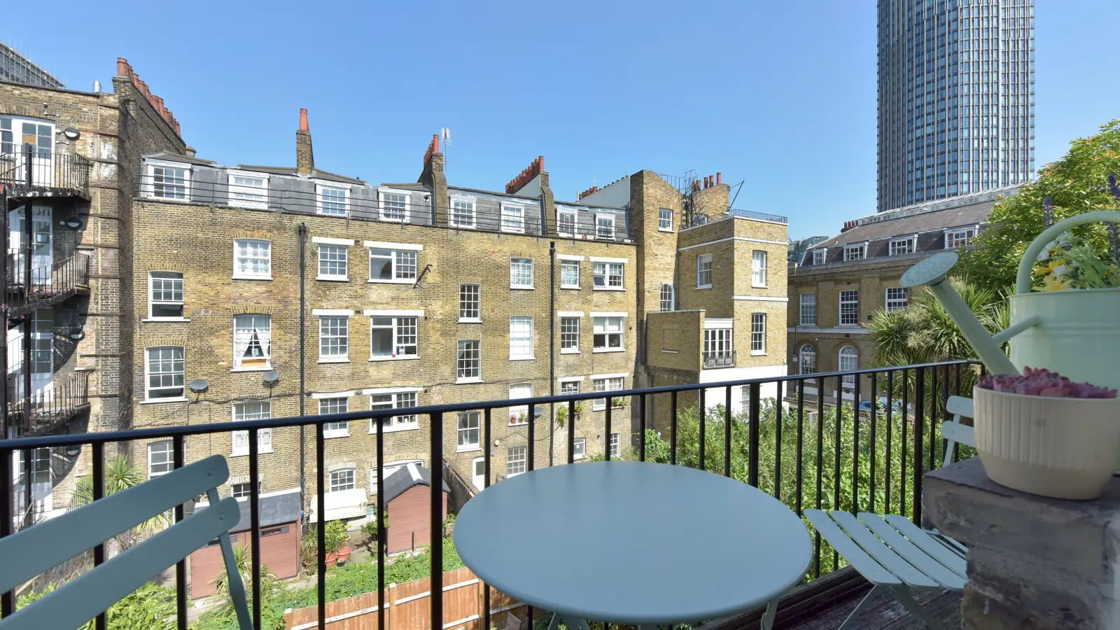 Flat Clerkenwell Green in Greater London