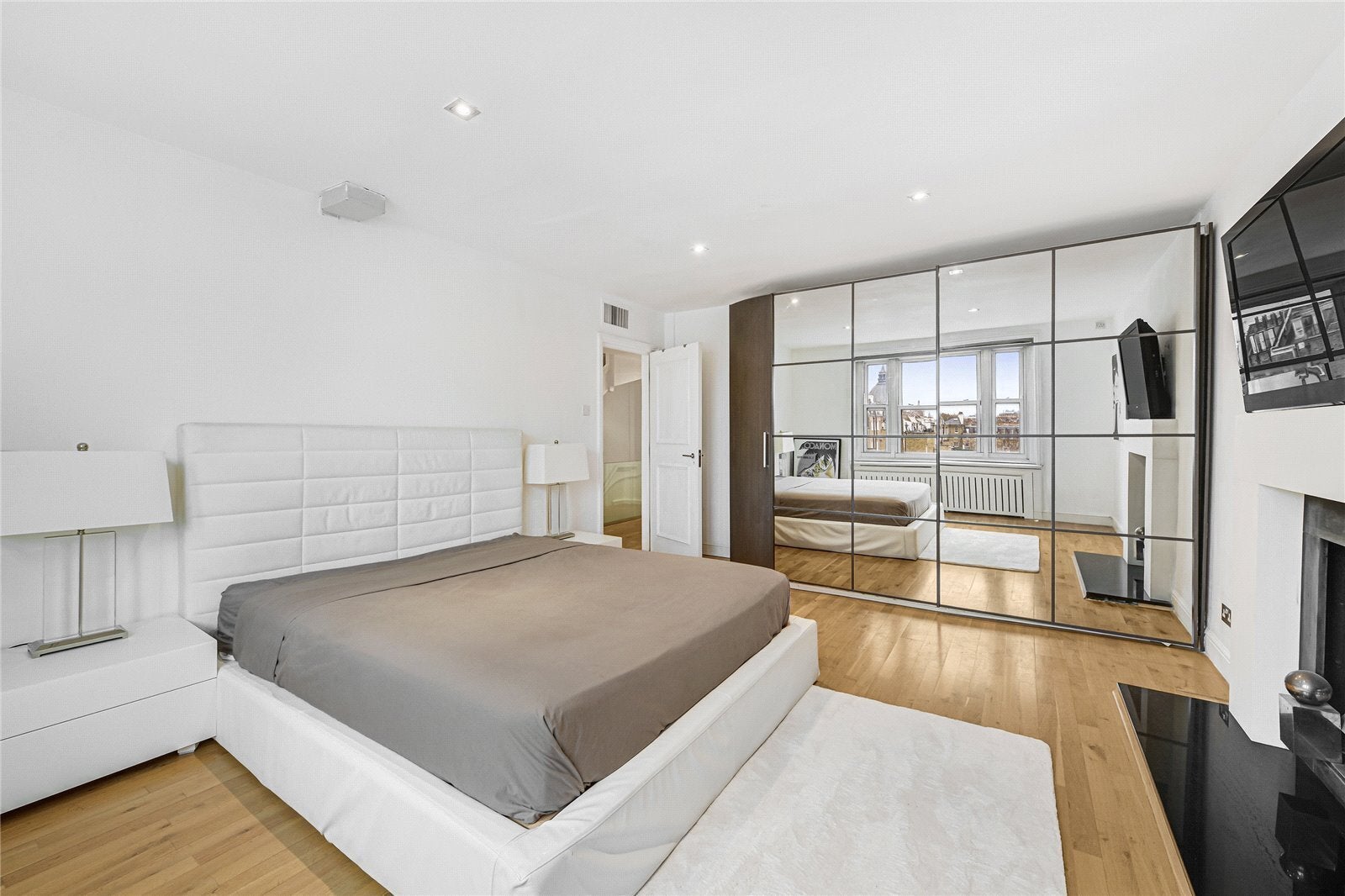 Flat Ennismore Gardens in City of Westminster