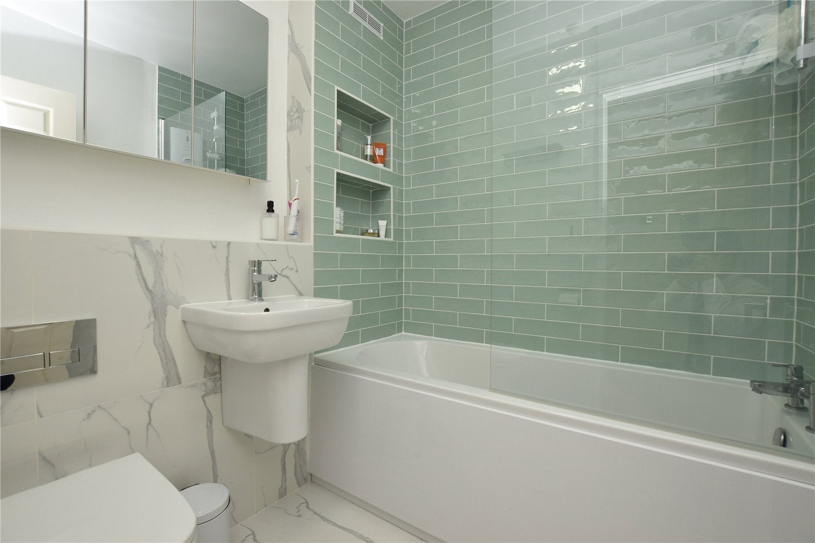Flat Ingledew Court in Leeds