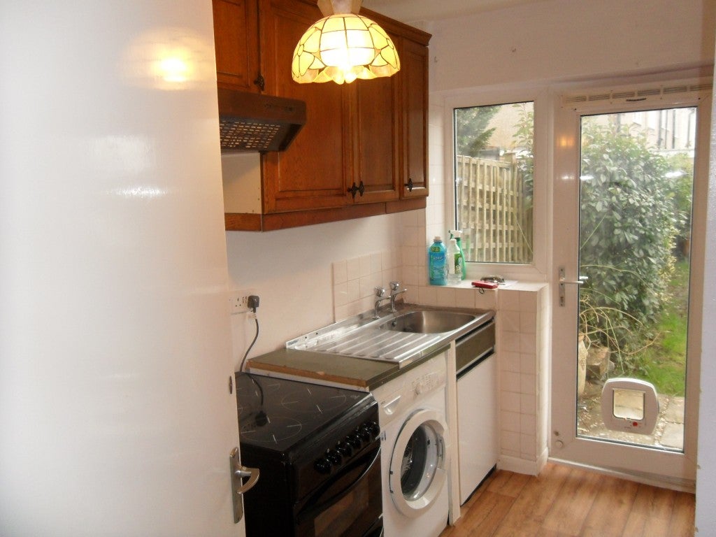 Flat Robinia Close in Greater London