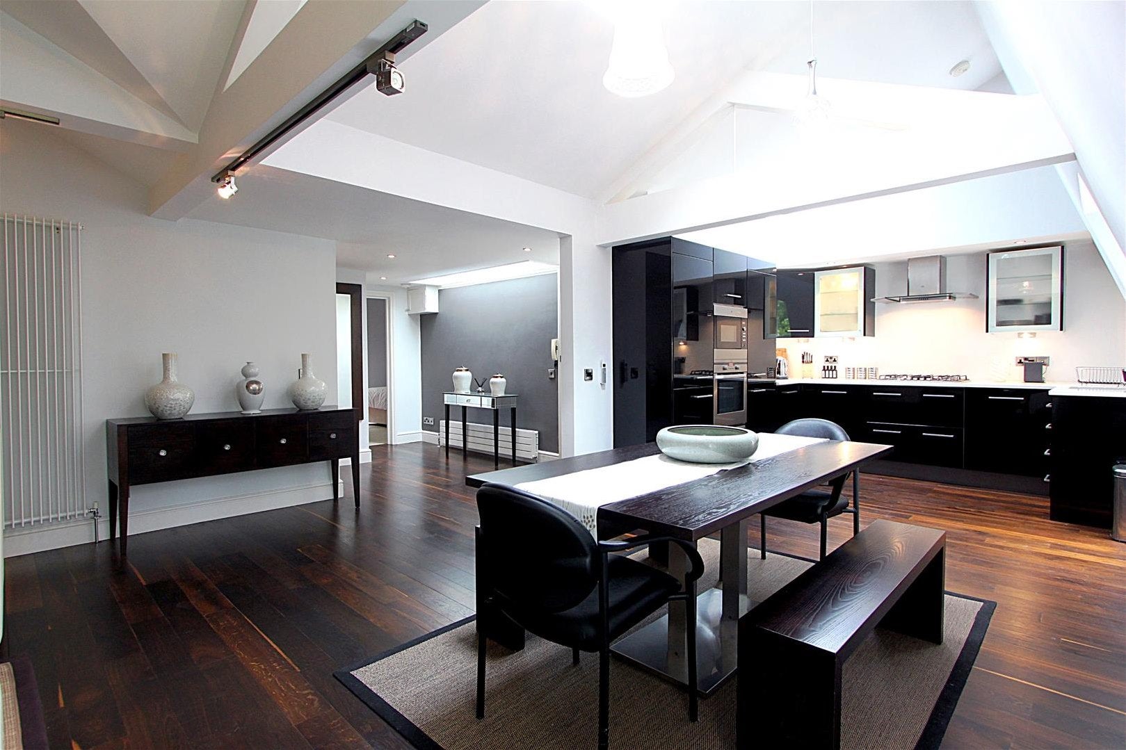 Flat Gledhow Gardens in Greater London