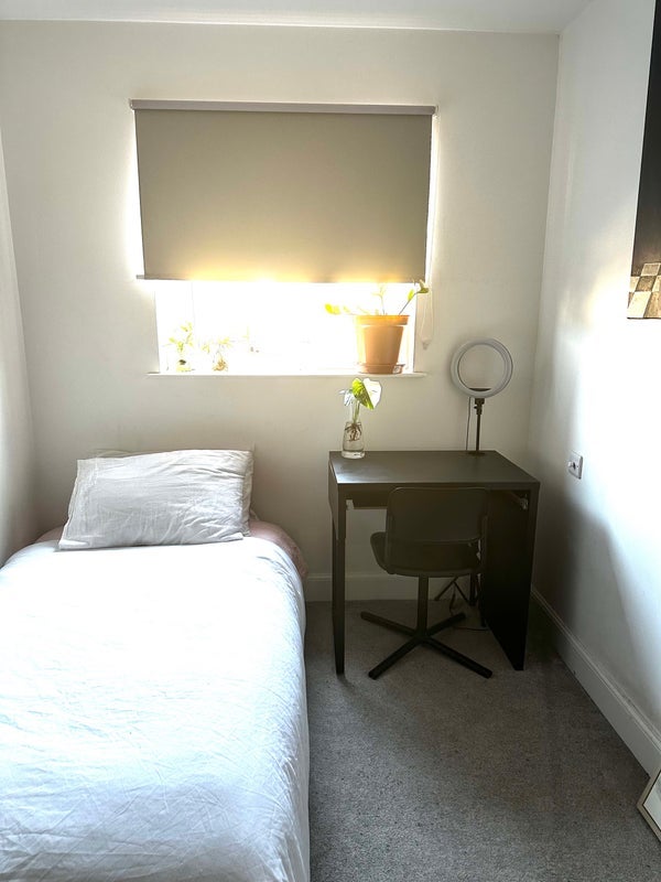 Room Kendall Road in Bristol