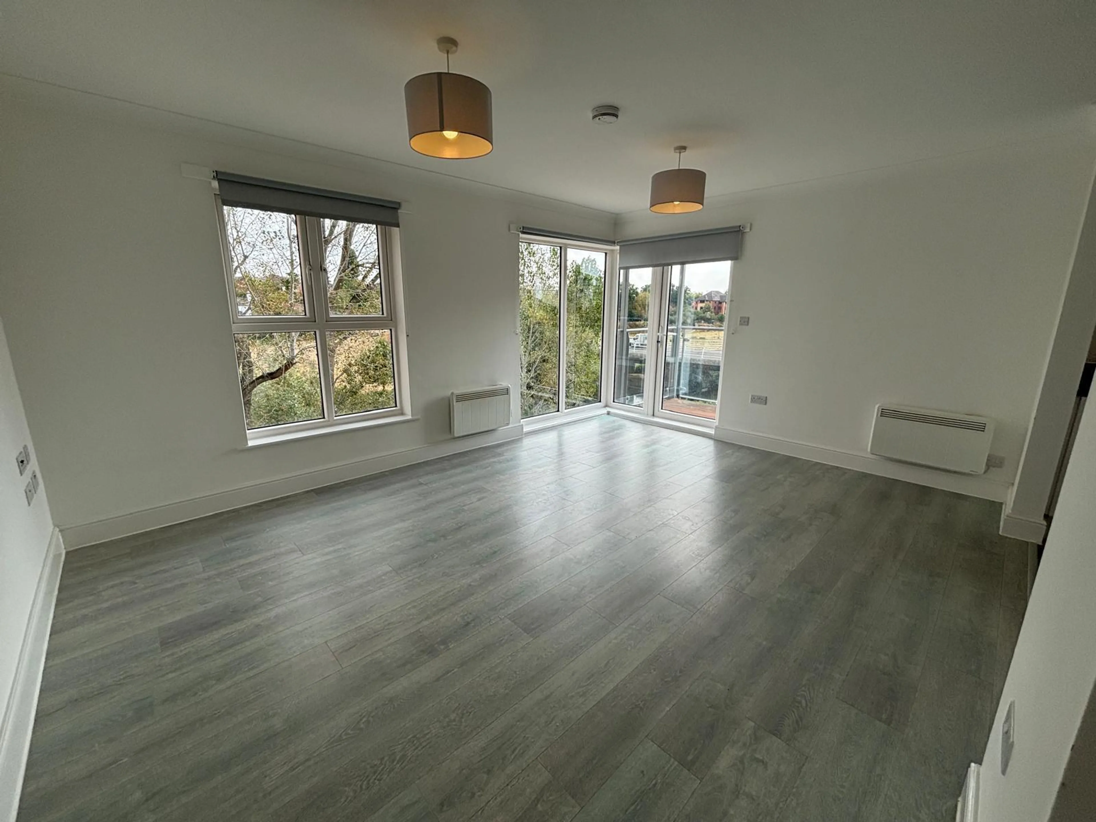 Flat Kingfisher Close in Warwick