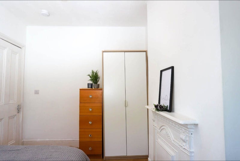 Room Fulham Road in Greater London