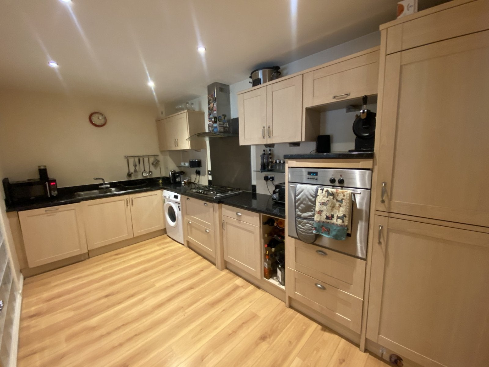 Flat Far Headingley Court in Leeds