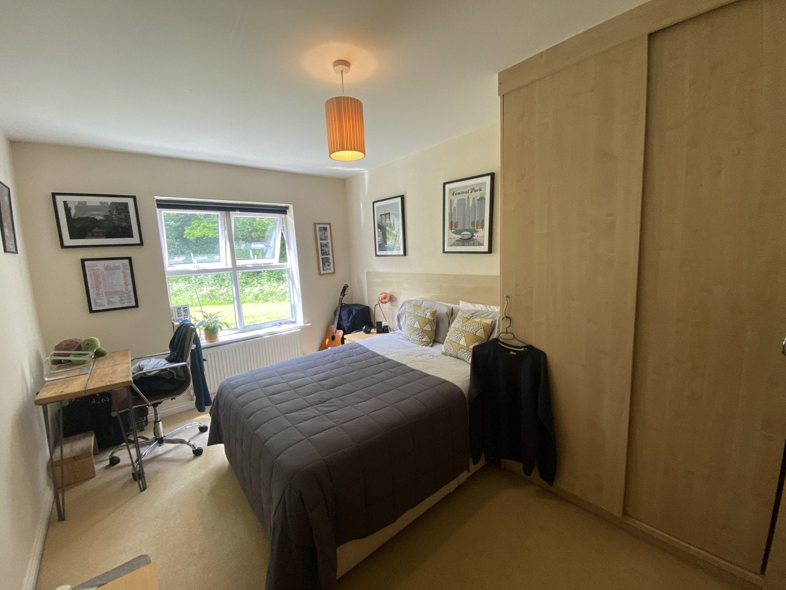 Flat Far Headingley Court in Leeds