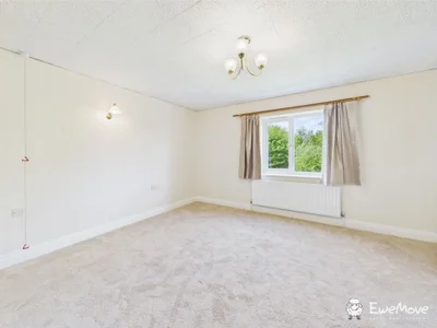 Flat Harnham Road in Salisbury
