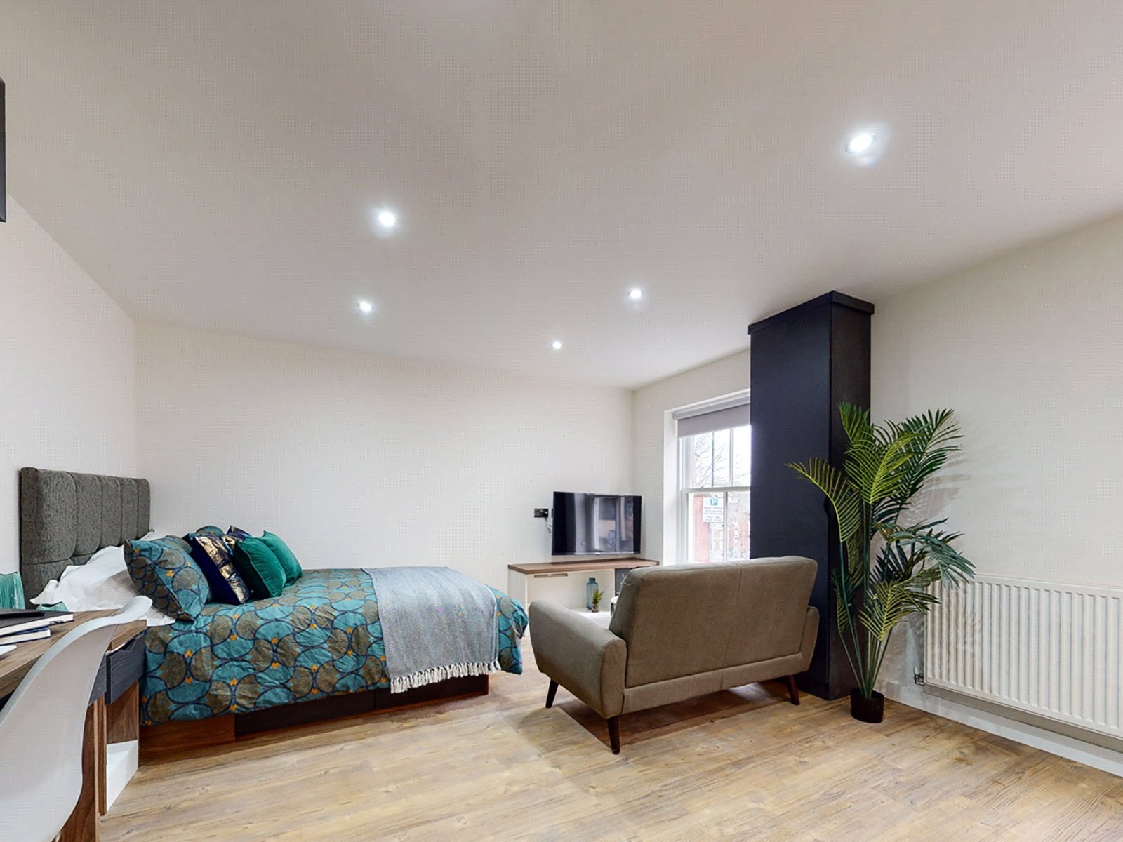 Flat Clarendon Road in Leeds