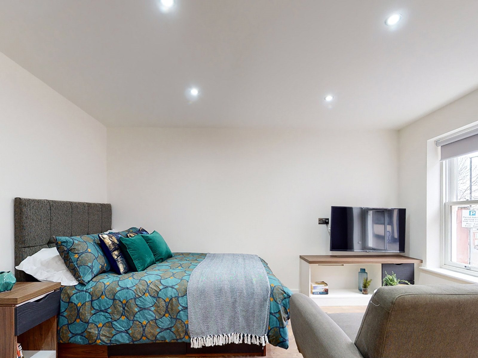 Flat Clarendon Road in Leeds