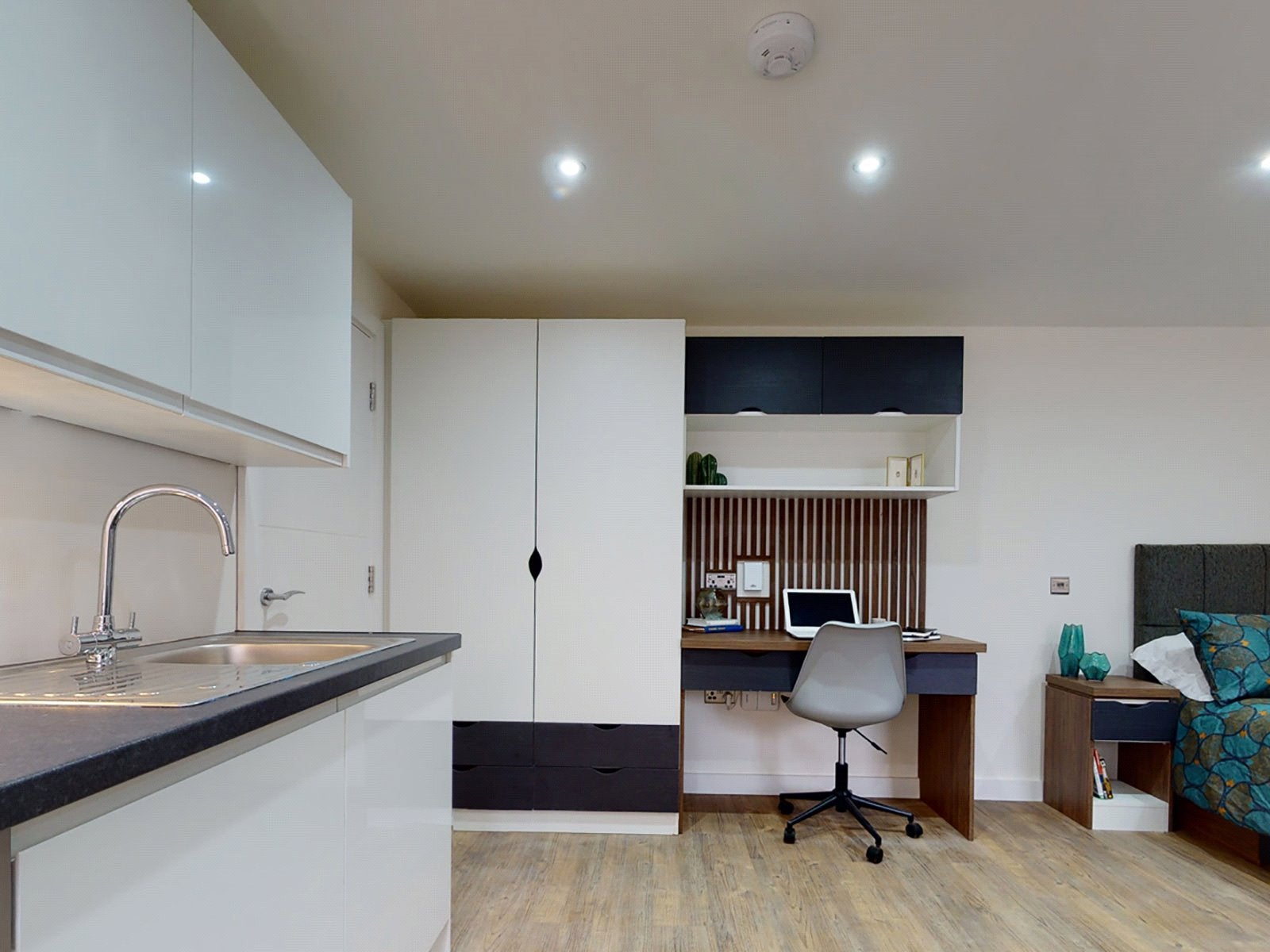 Flat Clarendon Road in Leeds