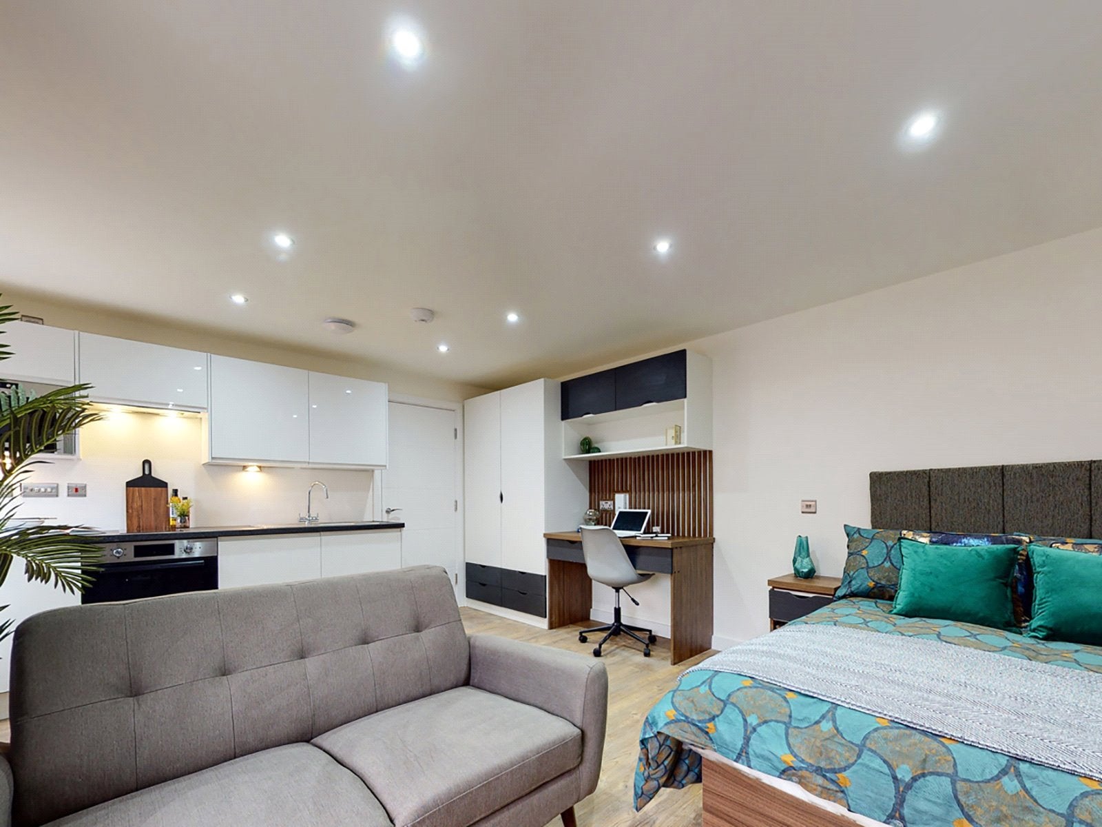 Flat Clarendon Road in Leeds