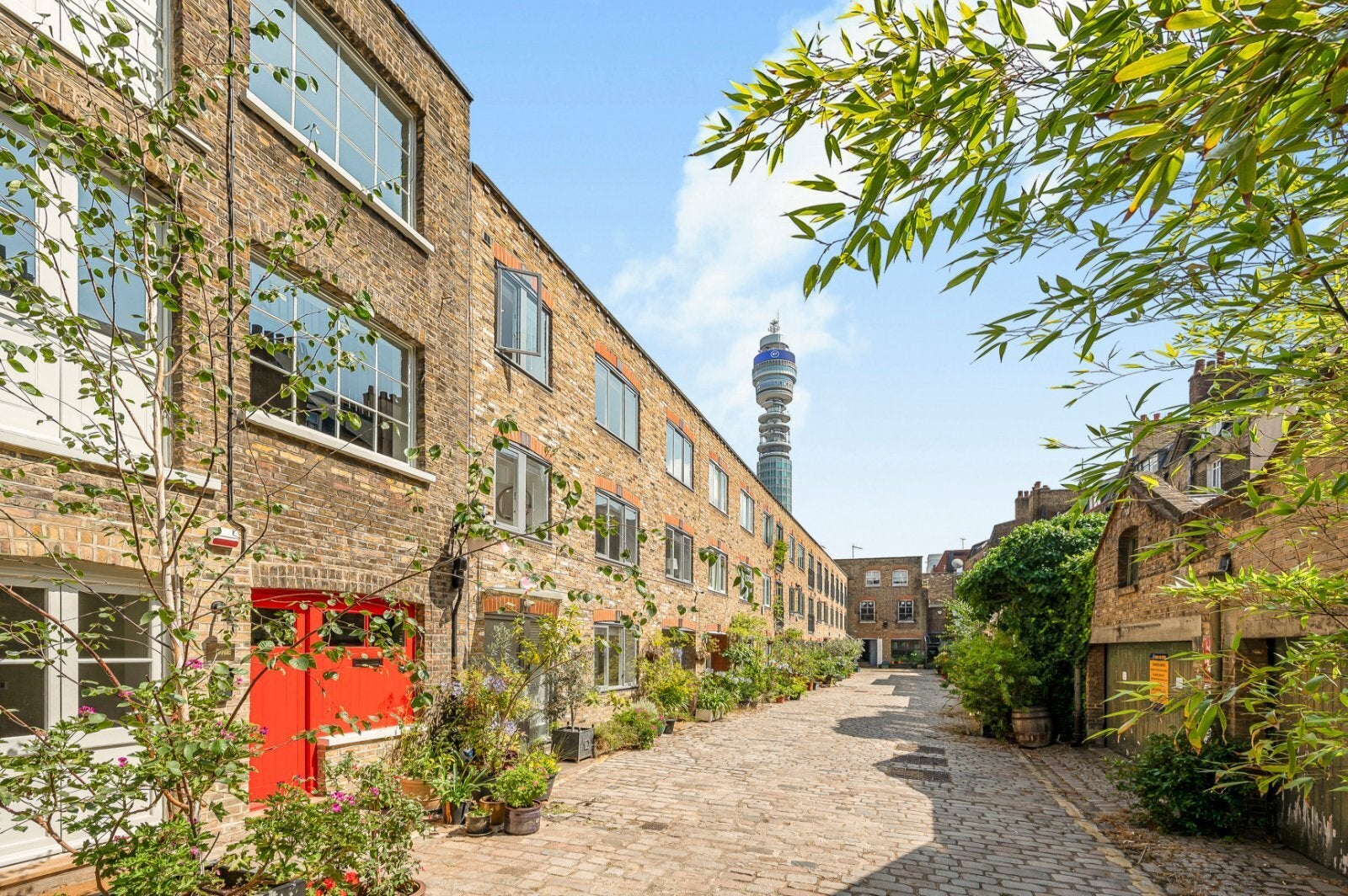 House Cleveland Street in Greater London