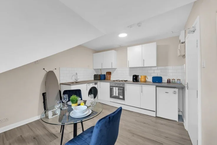 Flat Wightman Road in Greater London