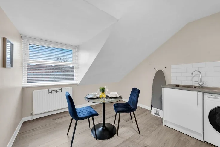Flat Wightman Road in Greater London
