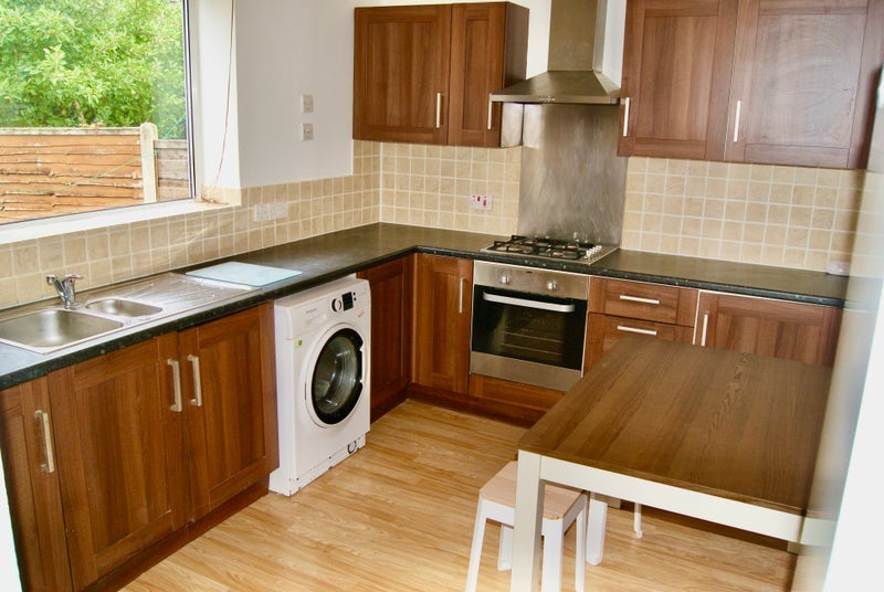 Room Martock Avenue in Manchester