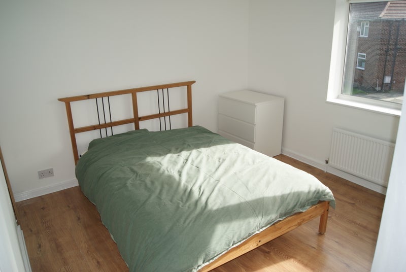 Room Martock Avenue in Manchester