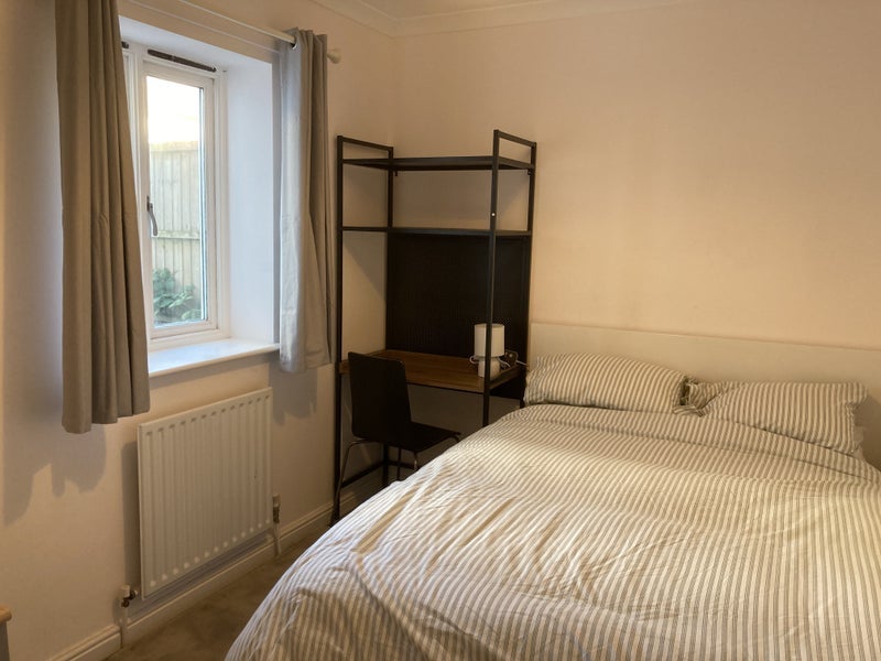 Room Taylor's Green in Greater London