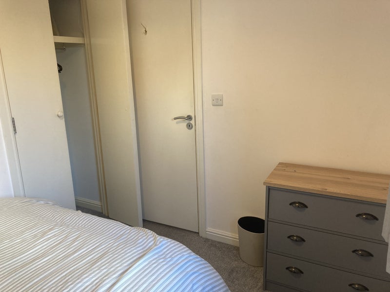 Room Taylor's Green in Greater London