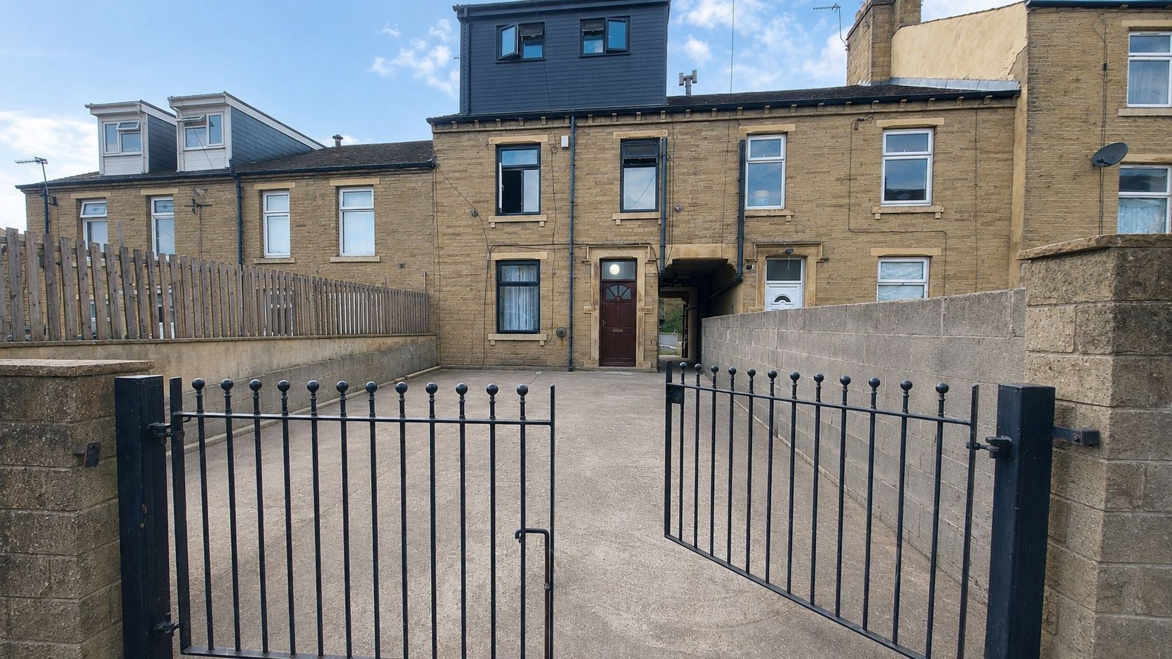 House Girlington Road in Bradford