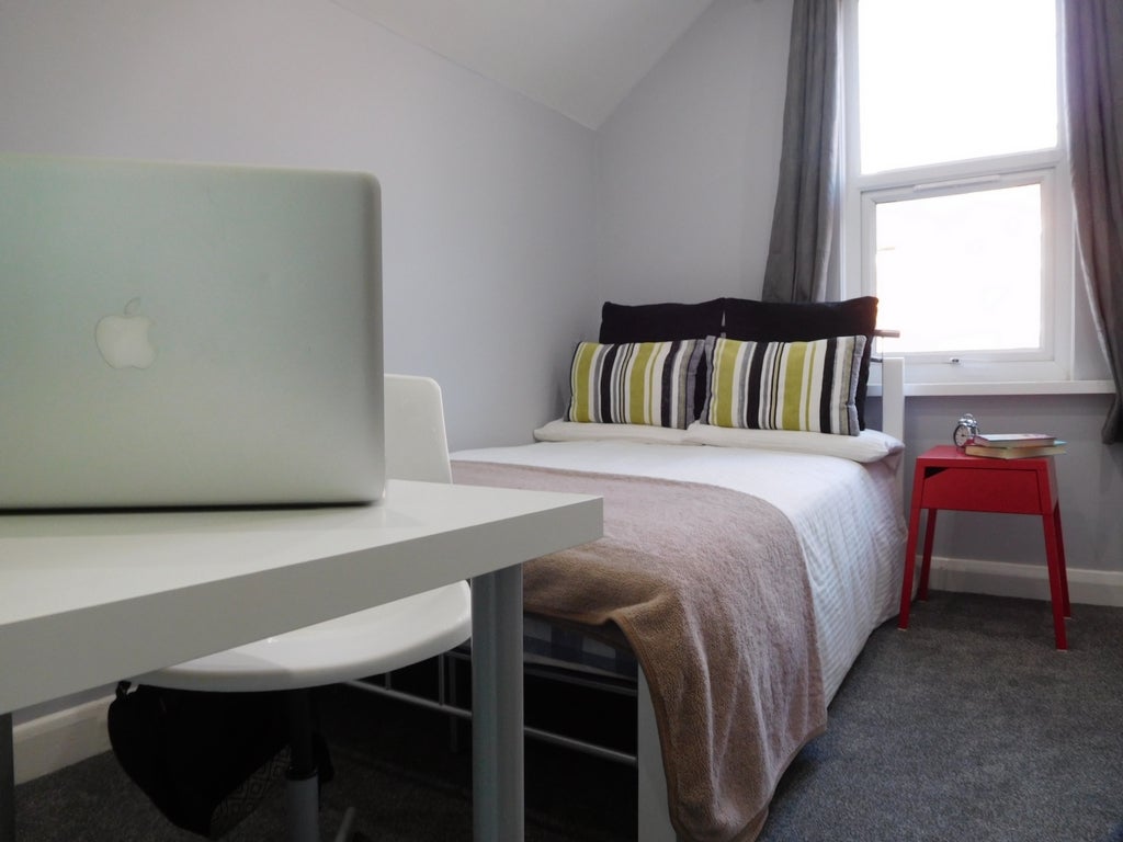 Room Kimbolton Avenue in Nottingham